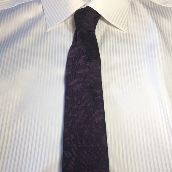 Kenneth Cole Awearness, dark purple with lighter organic floral pattern tie. - Picture 7 of 7